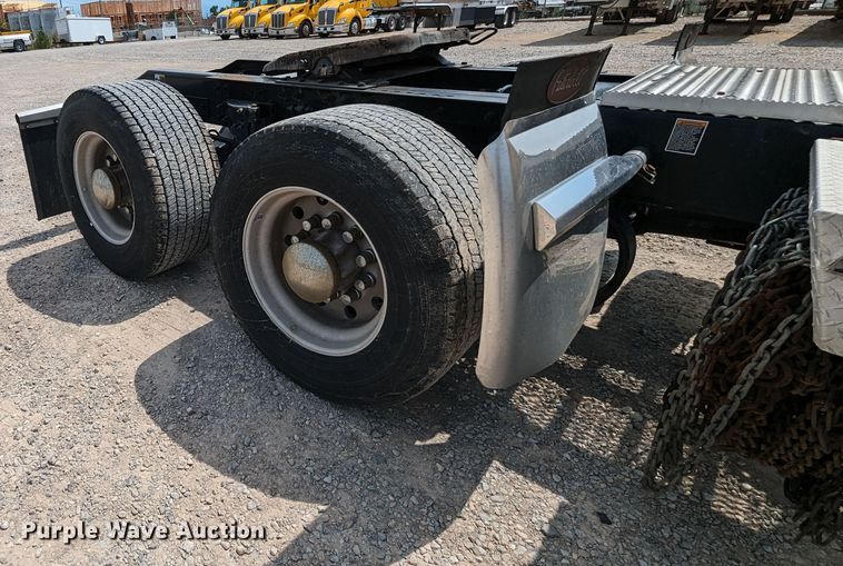 image for item MY9453 2019 Peterbilt 579  semi truck