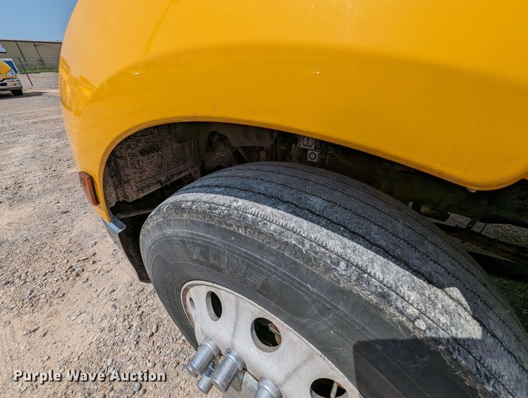 image for item MY9453 2019 Peterbilt 579  semi truck