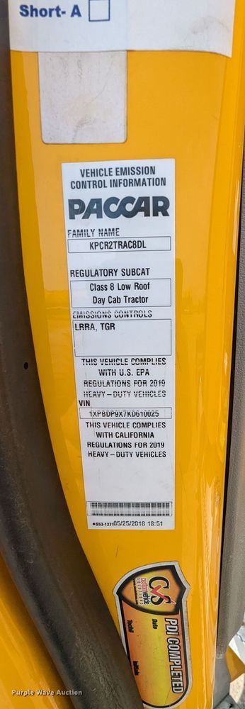 image for item MY9453 2019 Peterbilt 579  semi truck