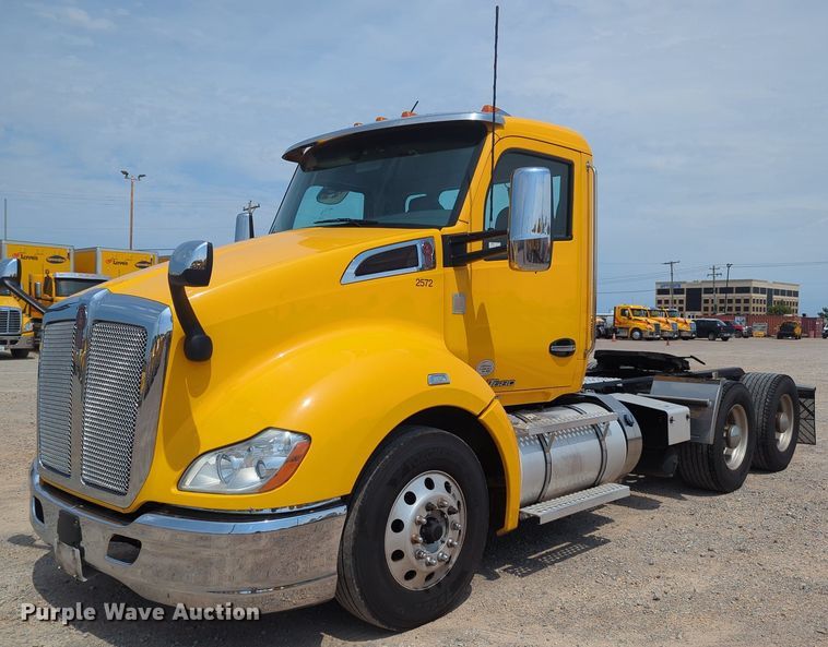 image for item MY9454 2019 Kenworth T680  semi truck