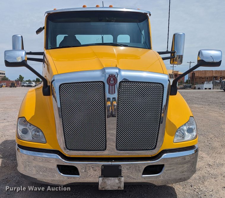 image for item MY9454 2019 Kenworth T680  semi truck