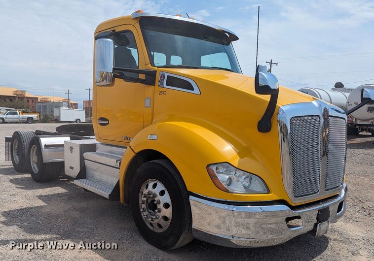image for item MY9454 2019 Kenworth T680  semi truck