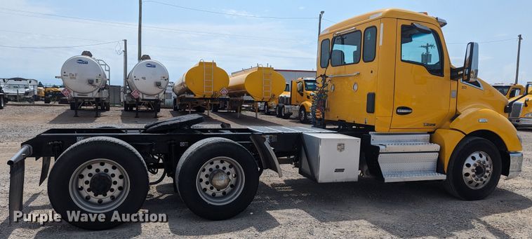 image for item MY9454 2019 Kenworth T680  semi truck