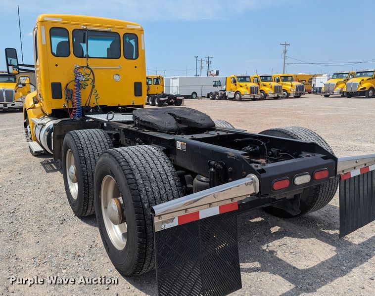 image for item MY9454 2019 Kenworth T680  semi truck