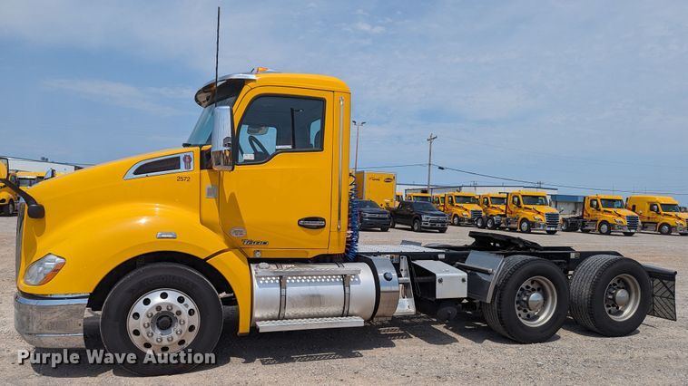 image for item MY9454 2019 Kenworth T680  semi truck