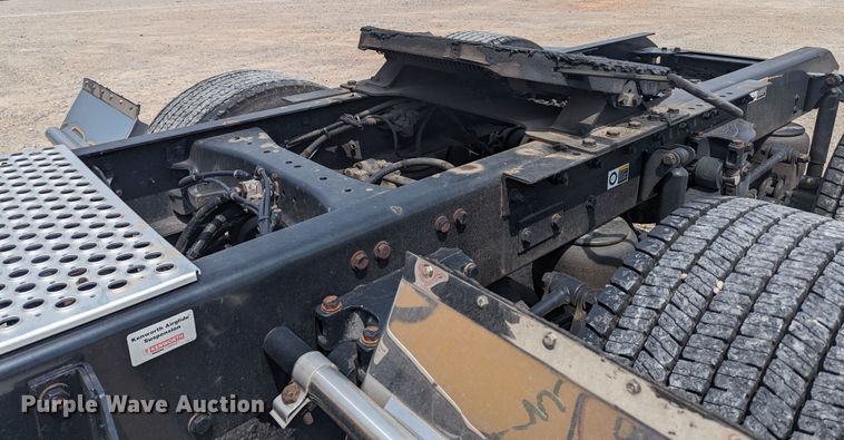 image for item MY9454 2019 Kenworth T680  semi truck