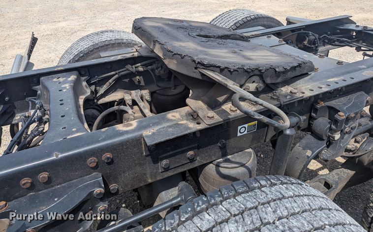 image for item MY9454 2019 Kenworth T680  semi truck