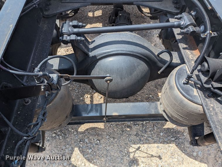 image for item MY9454 2019 Kenworth T680  semi truck