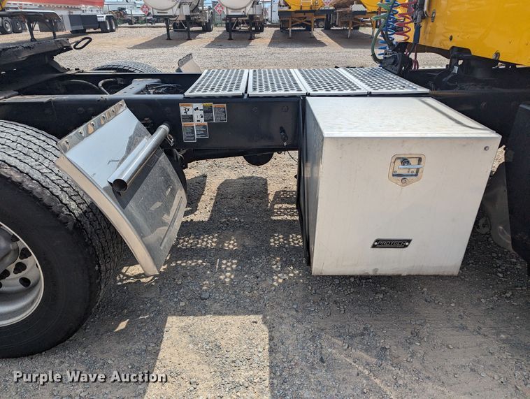 image for item MY9454 2019 Kenworth T680  semi truck