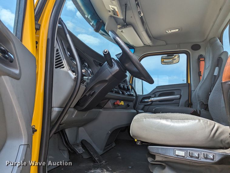 image for item MY9454 2019 Kenworth T680  semi truck