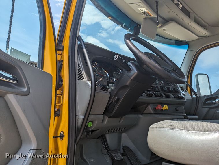 image for item MY9454 2019 Kenworth T680  semi truck