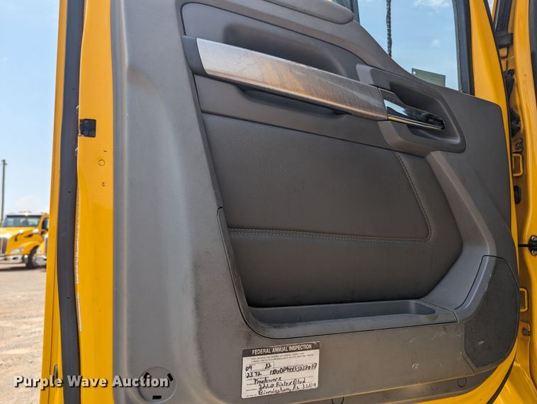 image for item MY9454 2019 Kenworth T680  semi truck