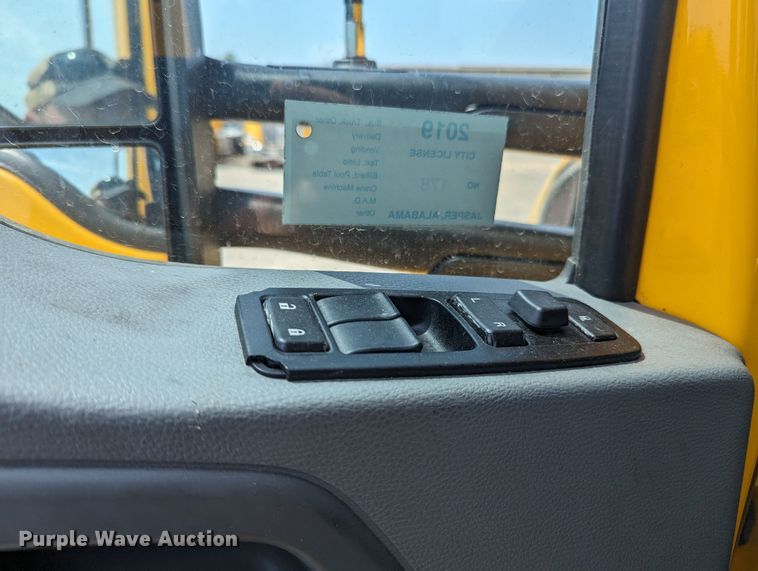 image for item MY9454 2019 Kenworth T680  semi truck