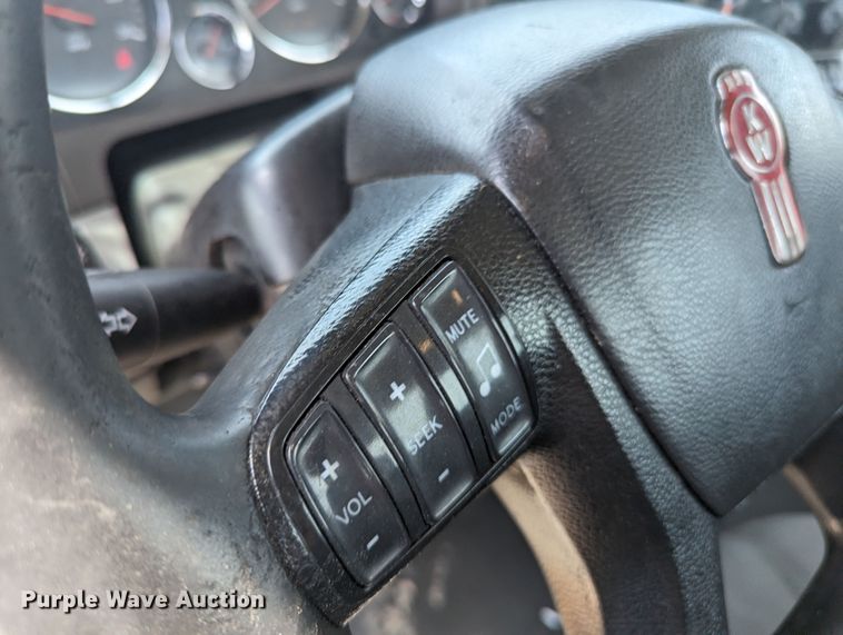 image for item MY9454 2019 Kenworth T680  semi truck