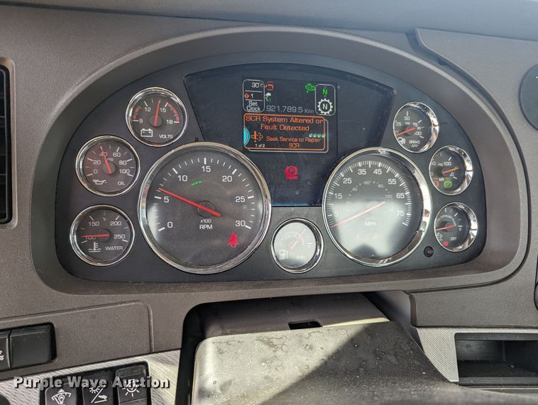 image for item MY9454 2019 Kenworth T680  semi truck