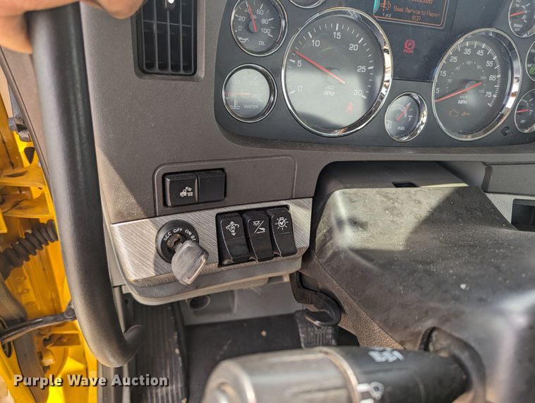 image for item MY9454 2019 Kenworth T680  semi truck