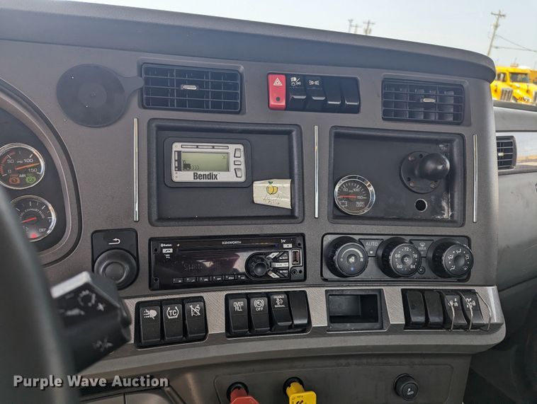 image for item MY9454 2019 Kenworth T680  semi truck