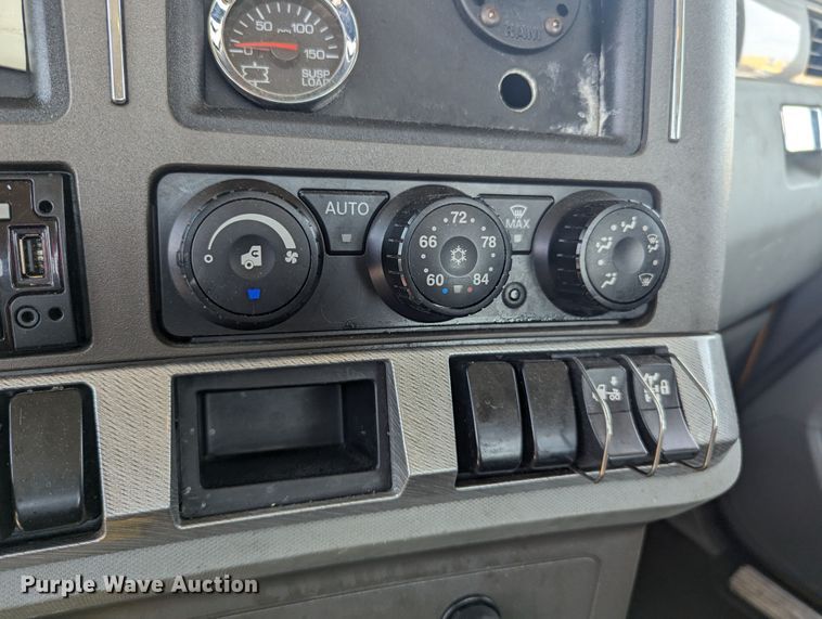 image for item MY9454 2019 Kenworth T680  semi truck