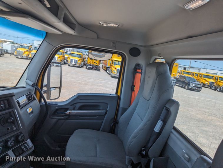 image for item MY9454 2019 Kenworth T680  semi truck