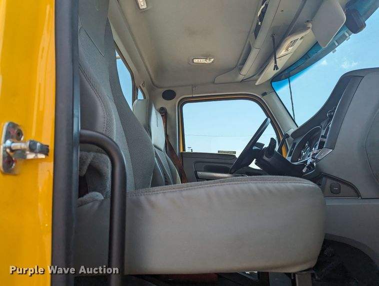 image for item MY9454 2019 Kenworth T680  semi truck