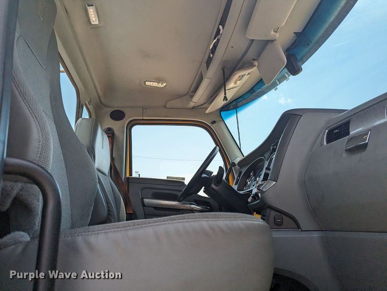 image for item MY9454 2019 Kenworth T680  semi truck