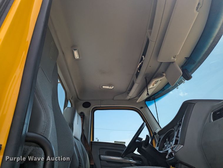 image for item MY9454 2019 Kenworth T680  semi truck