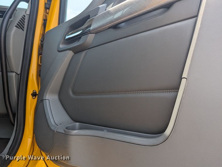 image for item MY9454 2019 Kenworth T680  semi truck