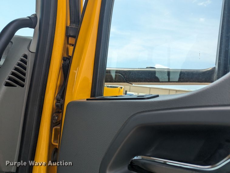 image for item MY9454 2019 Kenworth T680  semi truck