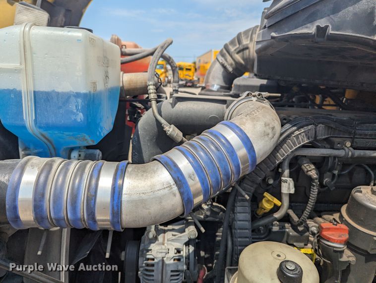 image for item MY9454 2019 Kenworth T680  semi truck