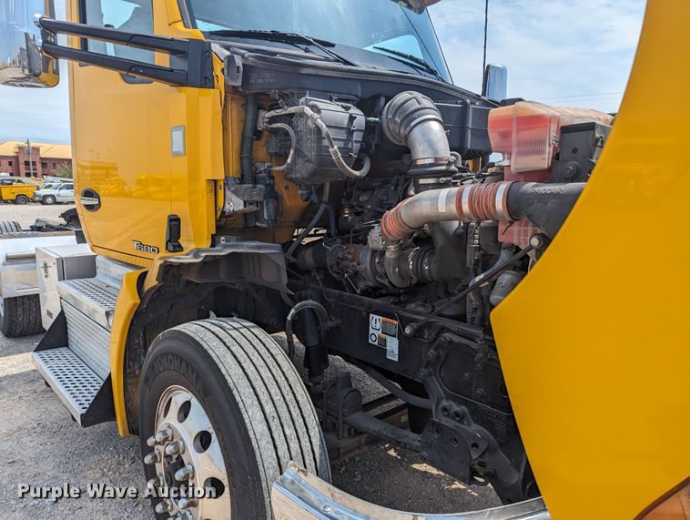 image for item MY9454 2019 Kenworth T680  semi truck