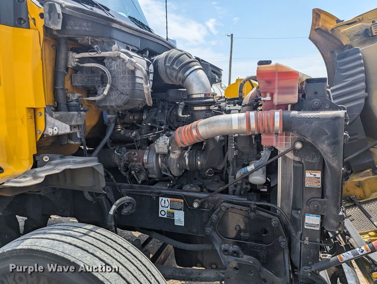 image for item MY9454 2019 Kenworth T680  semi truck