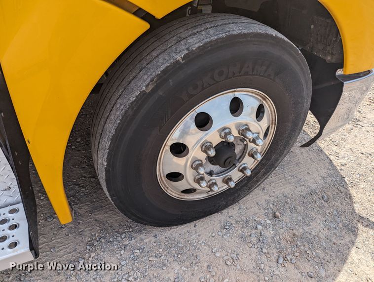 image for item MY9454 2019 Kenworth T680  semi truck