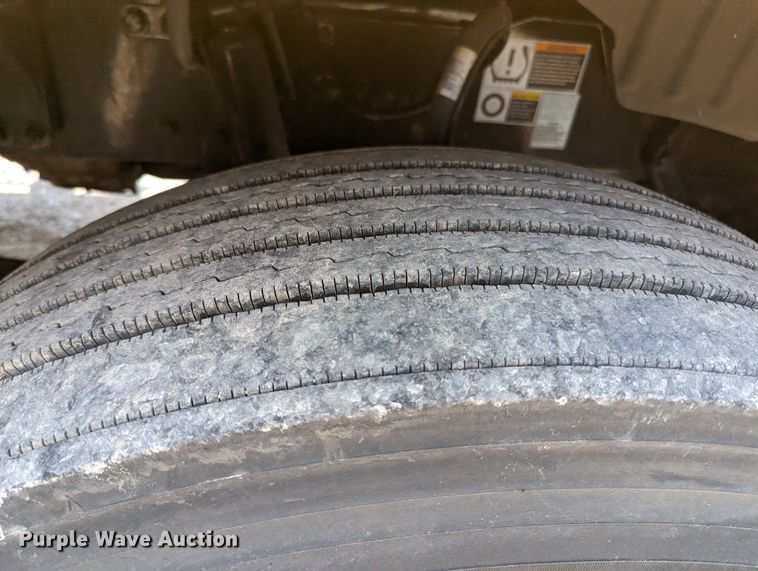 image for item MY9454 2019 Kenworth T680  semi truck