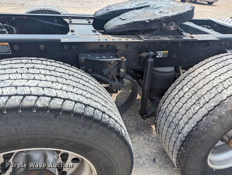 image for item MY9454 2019 Kenworth T680  semi truck