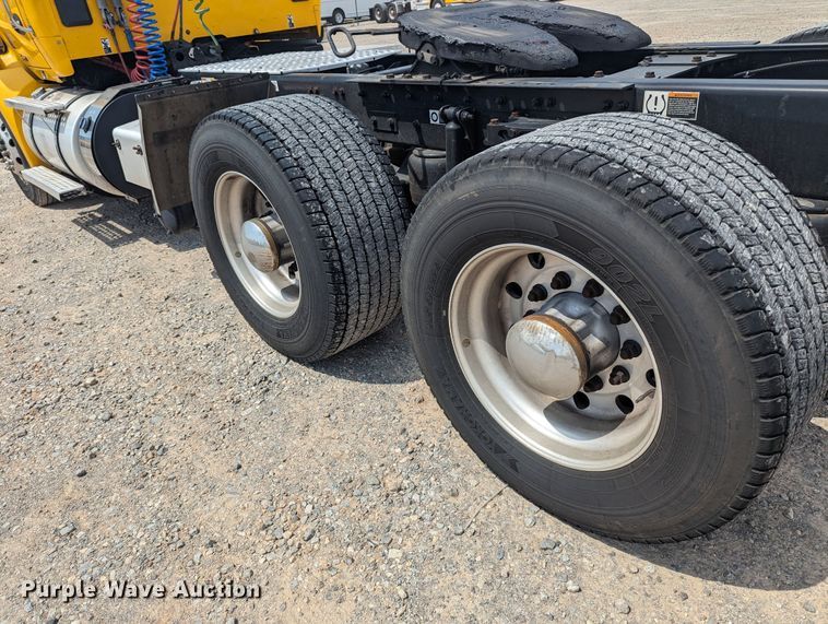 image for item MY9454 2019 Kenworth T680  semi truck