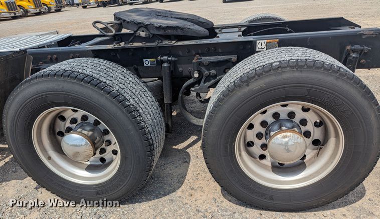 image for item MY9454 2019 Kenworth T680  semi truck