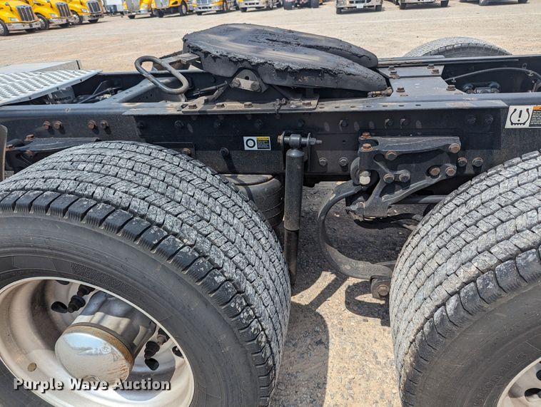 image for item MY9454 2019 Kenworth T680  semi truck