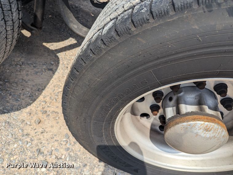 image for item MY9454 2019 Kenworth T680  semi truck