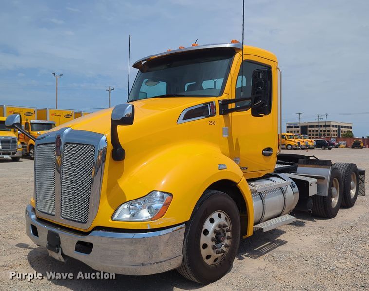 image for item MY9455 2019 Kenworth T680  semi truck