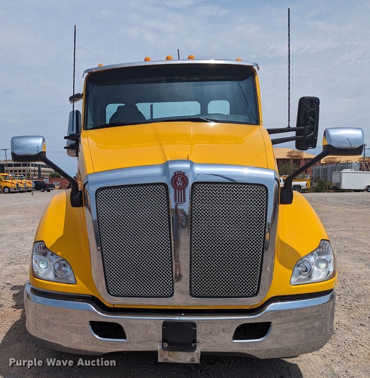 image for item MY9455 2019 Kenworth T680  semi truck