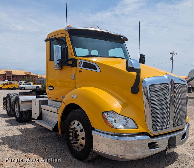 image for item MY9455 2019 Kenworth T680  semi truck