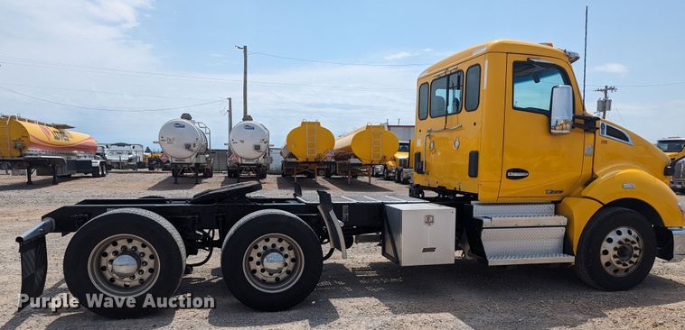 image for item MY9455 2019 Kenworth T680  semi truck