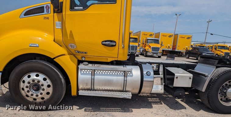 image for item MY9455 2019 Kenworth T680  semi truck