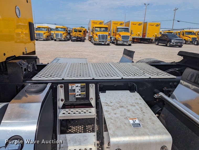 image for item MY9455 2019 Kenworth T680  semi truck