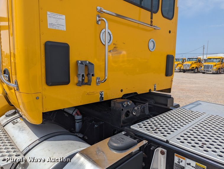 image for item MY9455 2019 Kenworth T680  semi truck