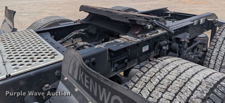 image for item MY9455 2019 Kenworth T680  semi truck