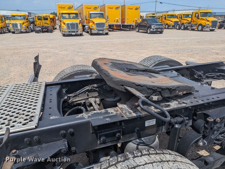 image for item MY9455 2019 Kenworth T680  semi truck