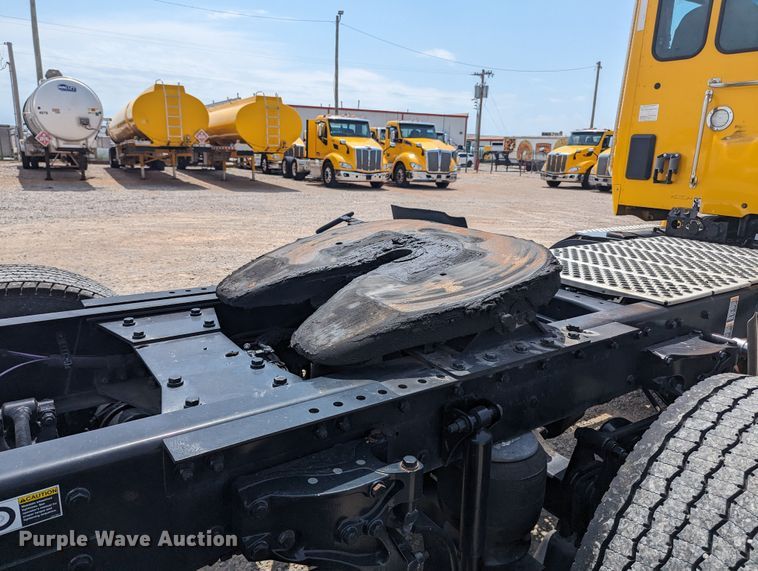 image for item MY9455 2019 Kenworth T680  semi truck