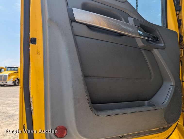 image for item MY9455 2019 Kenworth T680  semi truck