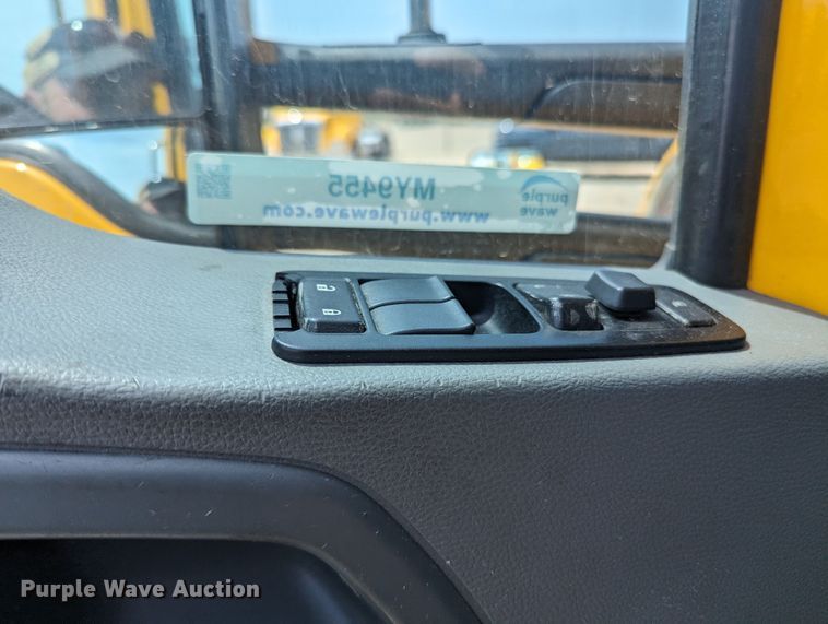 image for item MY9455 2019 Kenworth T680  semi truck